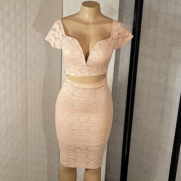 GLARE LACE SHORT SLEEVE V-NECK WOMEN"S DRESS - Picture 3 of 14